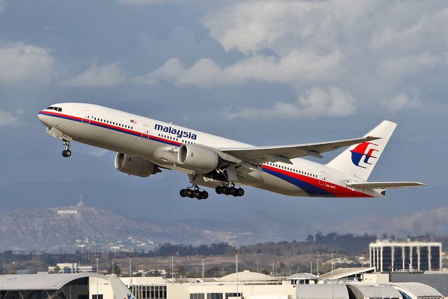 The 9M-MRO Boeing 777 Malaysia Airlines taking off from Los Angeles International Airport (LAX) October 2013